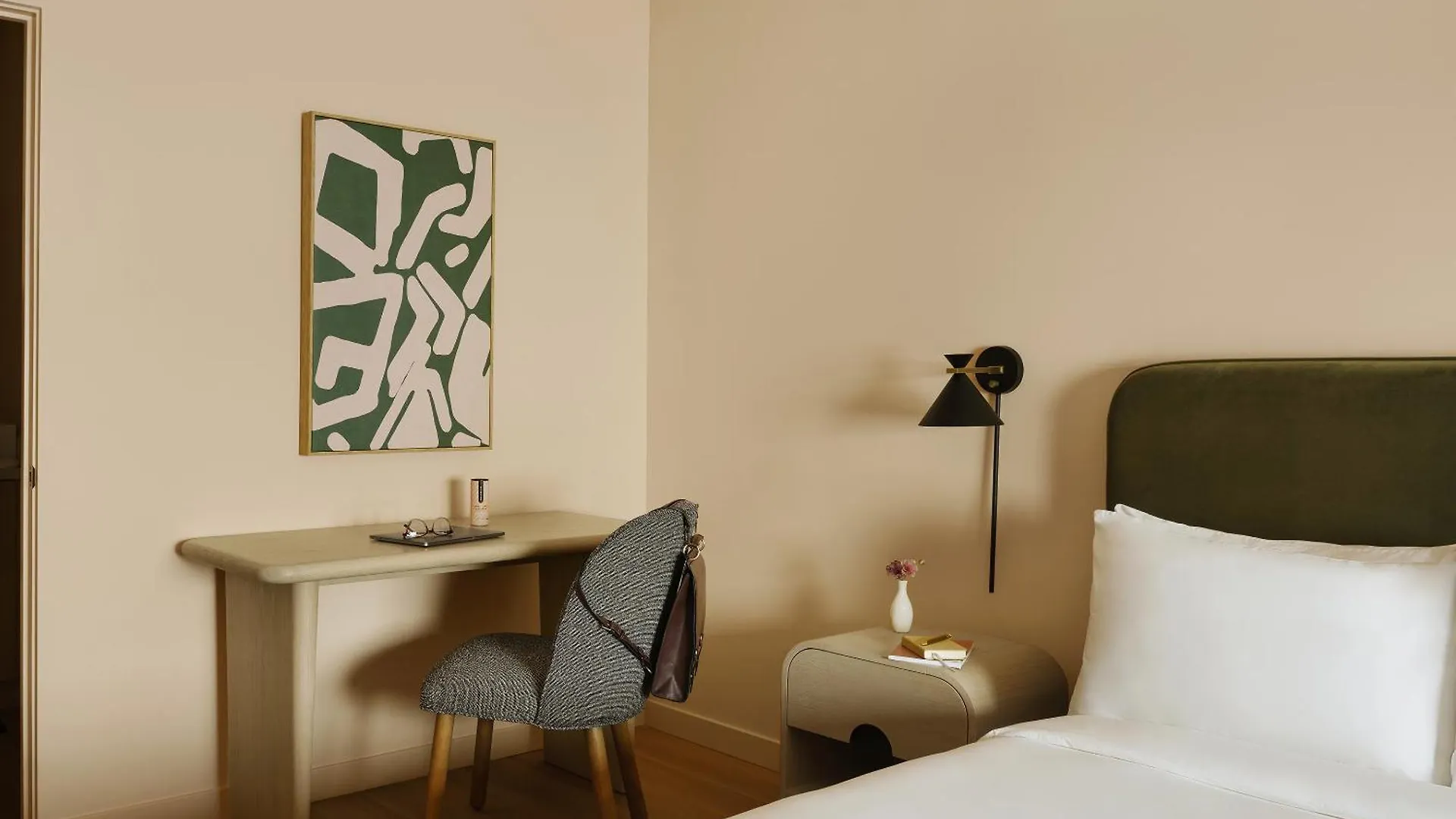City Center Hotel Long Beach, Sonder United States