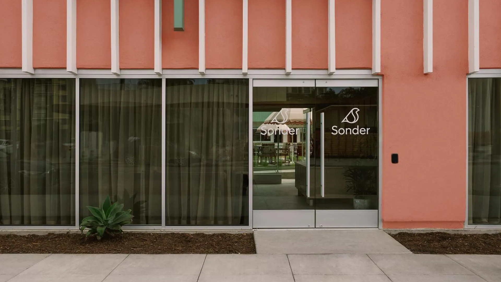 City Center Hotel Long Beach, Sonder