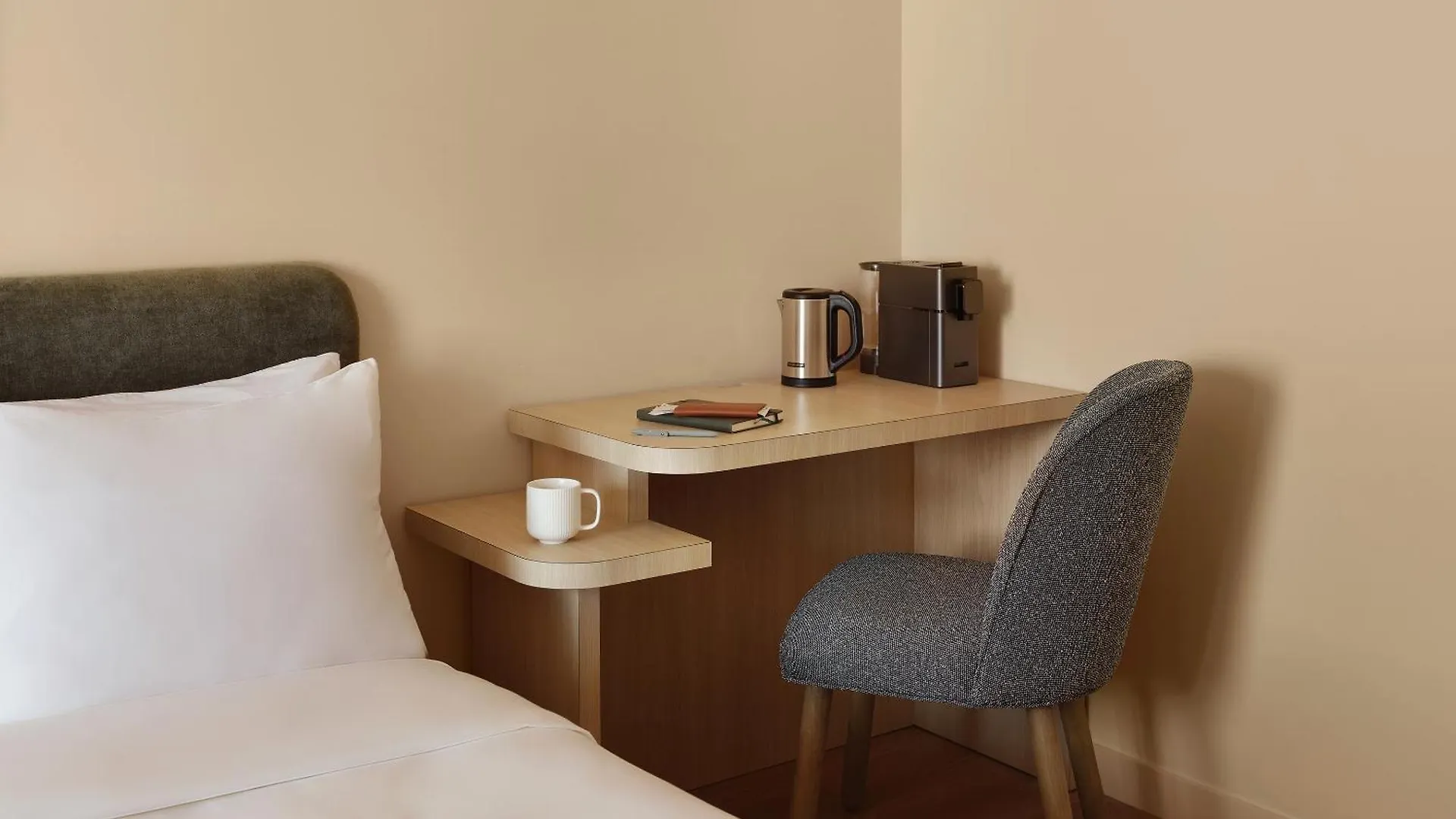 City Center Hotel Long Beach, Sonder
