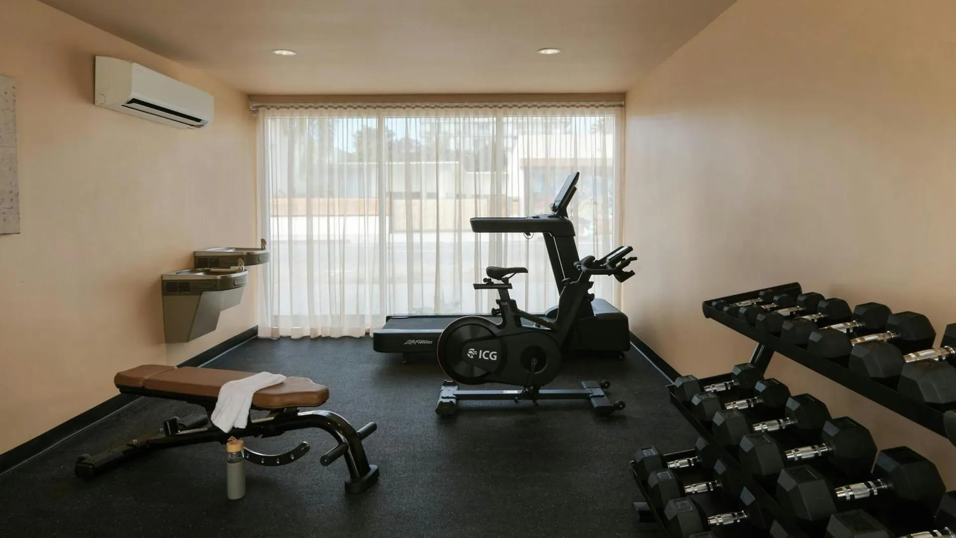 City Center Hotel Long Beach, Sonder