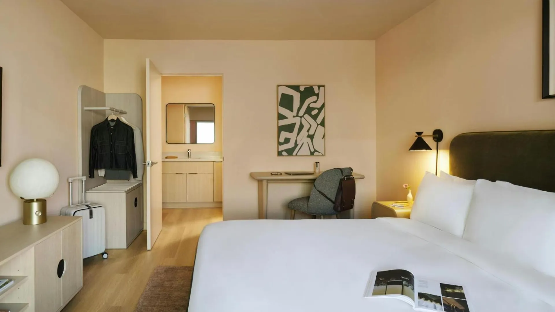 City Center Hotel Long Beach, Sonder