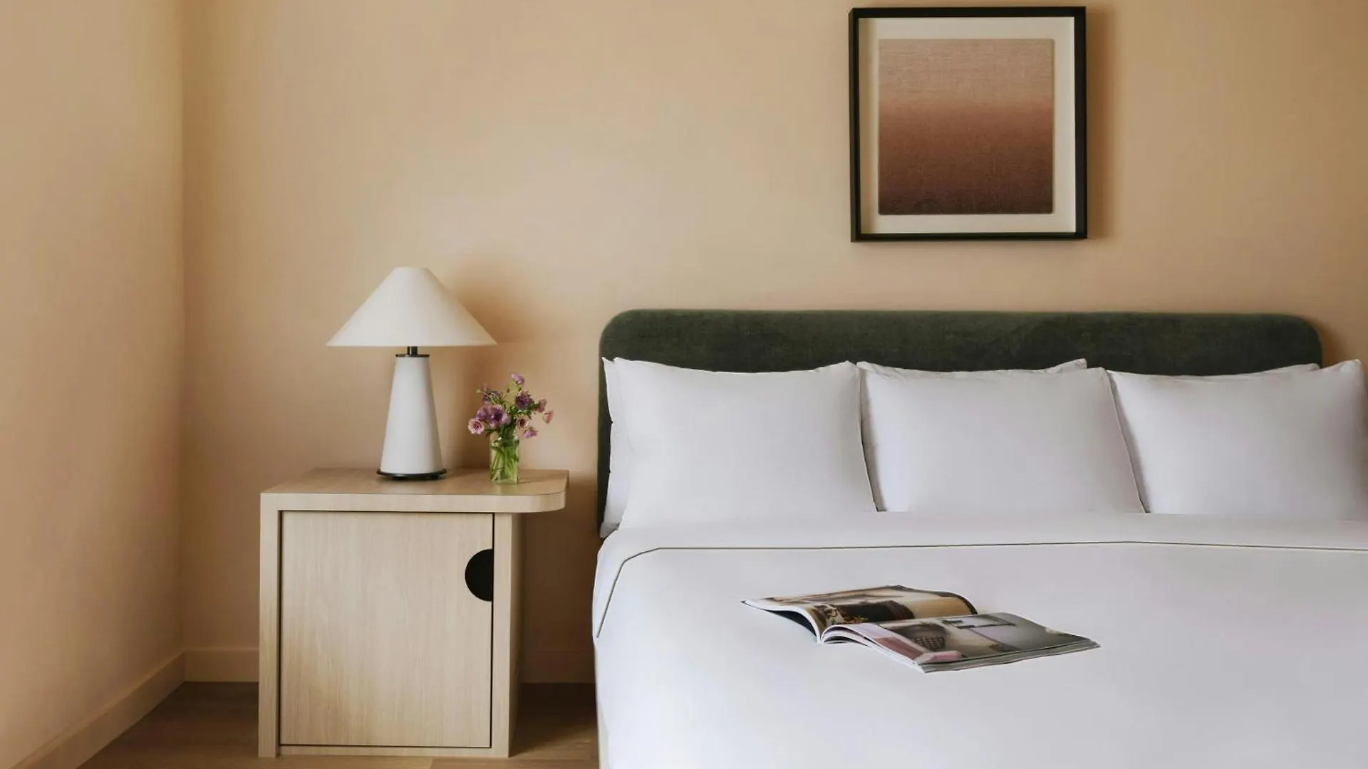 City Center Hotel Long Beach, Sonder