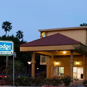 2* Hotel Travelodge By Wyndham Long Convention Center