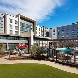 3* Hotel Hampton Long Airport, Ca